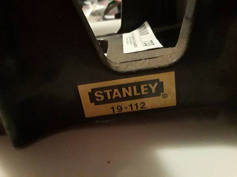 lot 733 image: Stanley 19-112 handsaw with miter box for cutting 45 and 90 degree angles