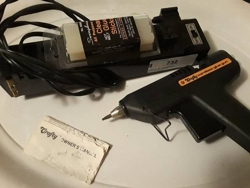lot 732 image: Crafty cordless glue gun with crafty work center base and original base
