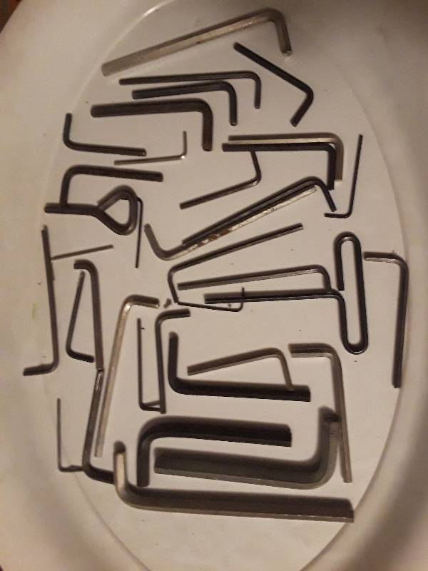 lot 727 image: Bag of allen wrenches