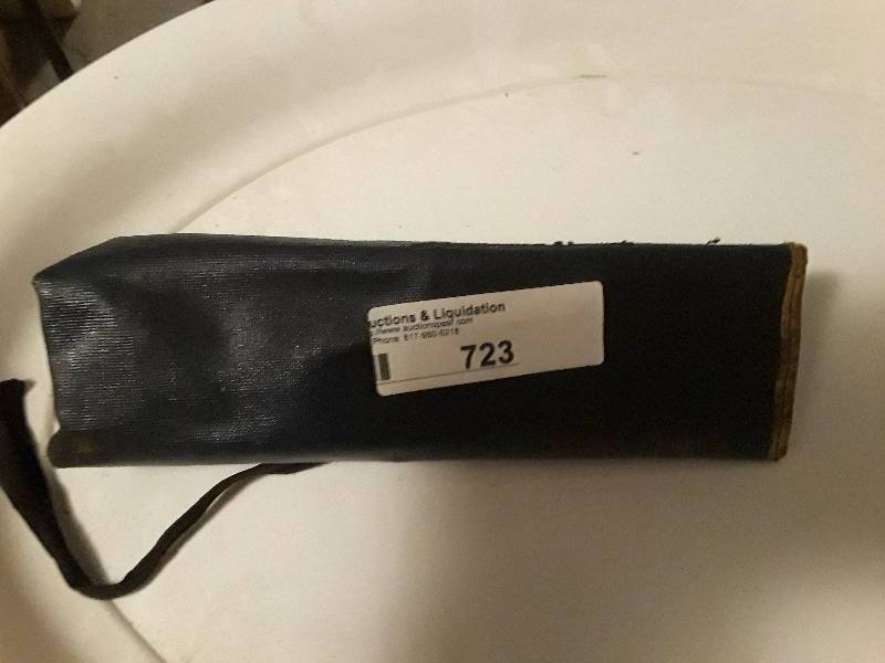 lot 723 image: General motors Locomotive Gauge kit assembly 8174586 in leather case
