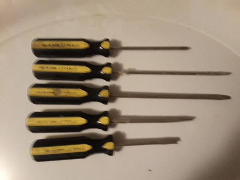 lot 720 image: 5 Stanley screw drivers