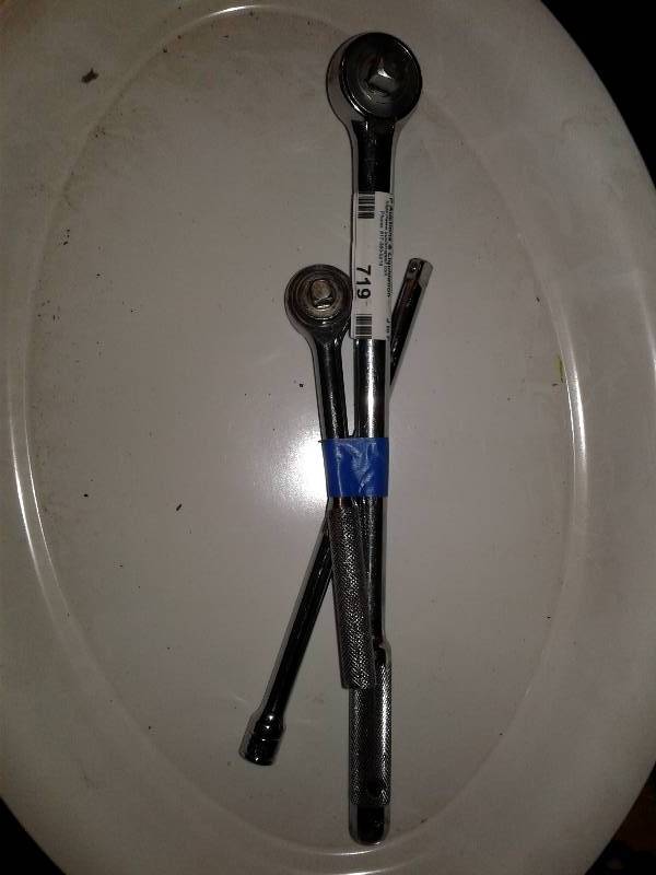 lot 719 image: 2 socket wrenches plus 1 extender