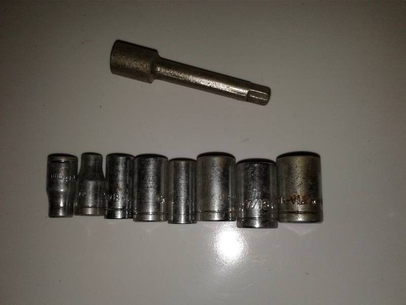 lot 716 image: 9 various sockets