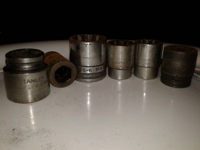 lot 704 image: 6 Stanley very large sockets