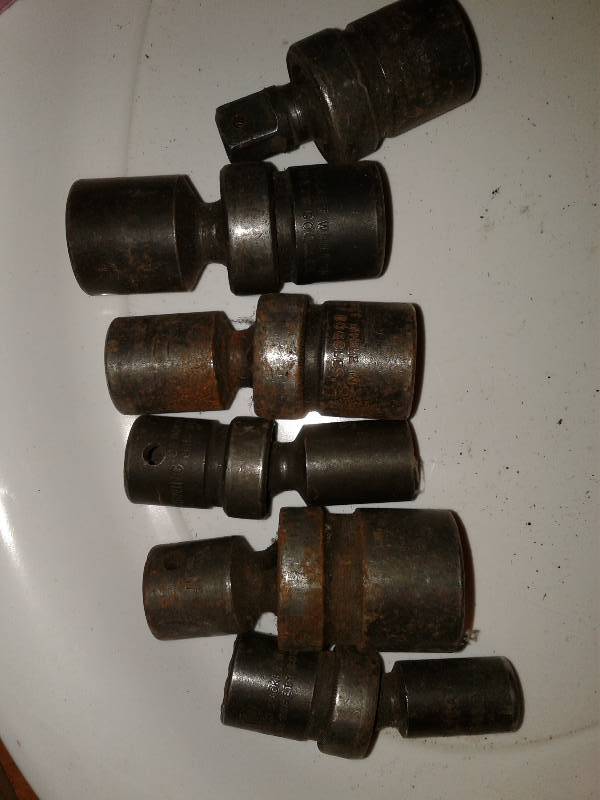 lot 700 image: 6  large snap on sockets