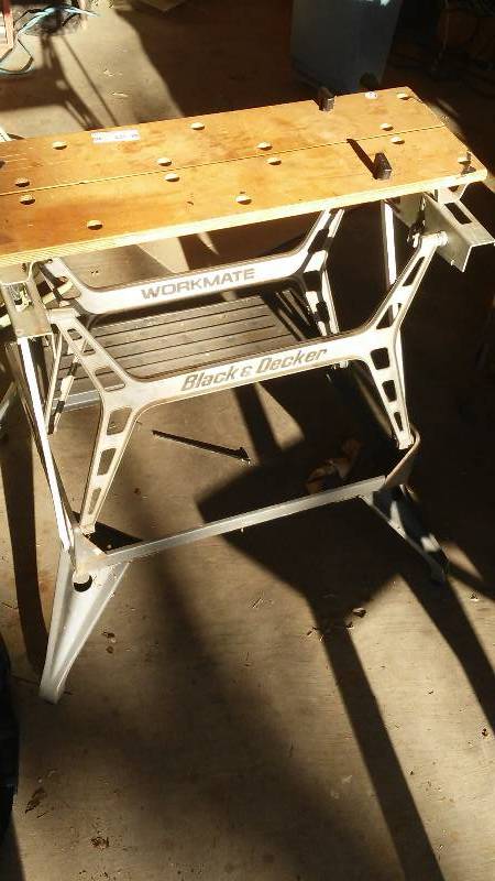 lot 635 image: Black and decker work bench
