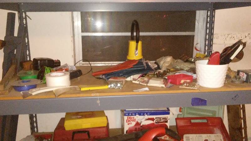 lot 688 image: Large lot of misc tools