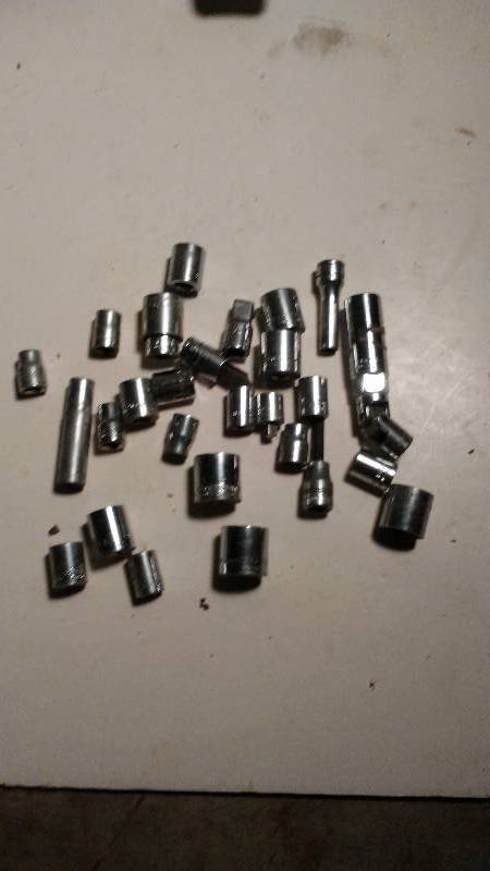 lot 691 image: 28 Craftsman sockets