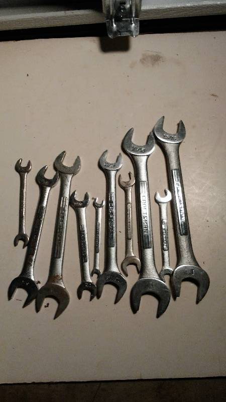 lot 692 image: 10 large Craftsman angle wrenches  1-14  516 2- 11516, 1- 54  78, 1-1116 1316, 58  54,
