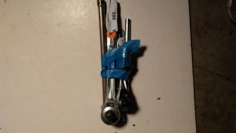lot 693 image: 2 Craftsman  socket wrenches, 1 in extender, 2  10 inch in extender and T handle breaker bar