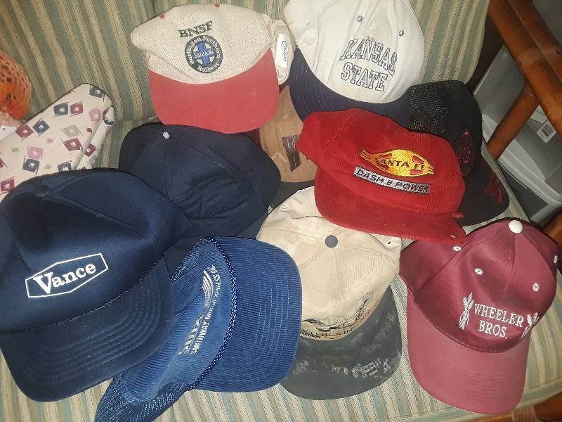 lot 175 image: 10 baseball caps