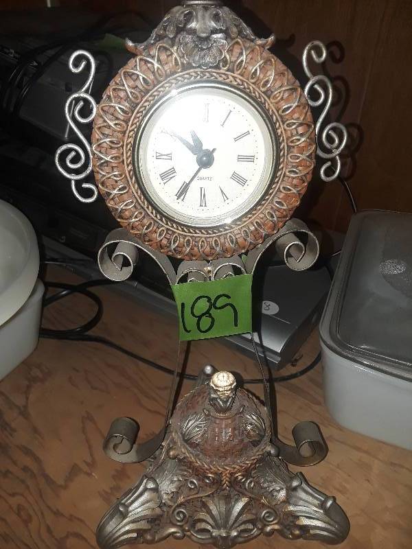 lot 189 image: Vintage standing clock