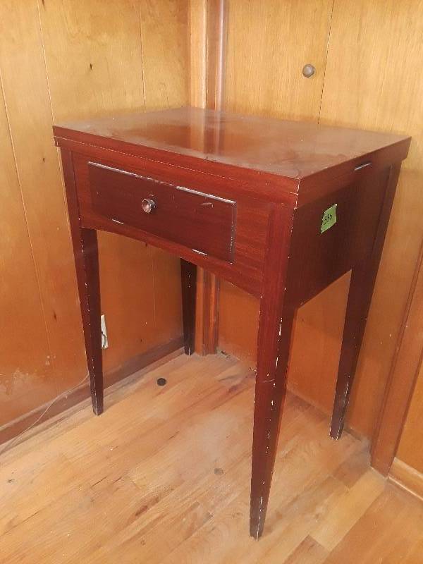 lot 336 image: sewing machine cabinet ( no sewing machine)