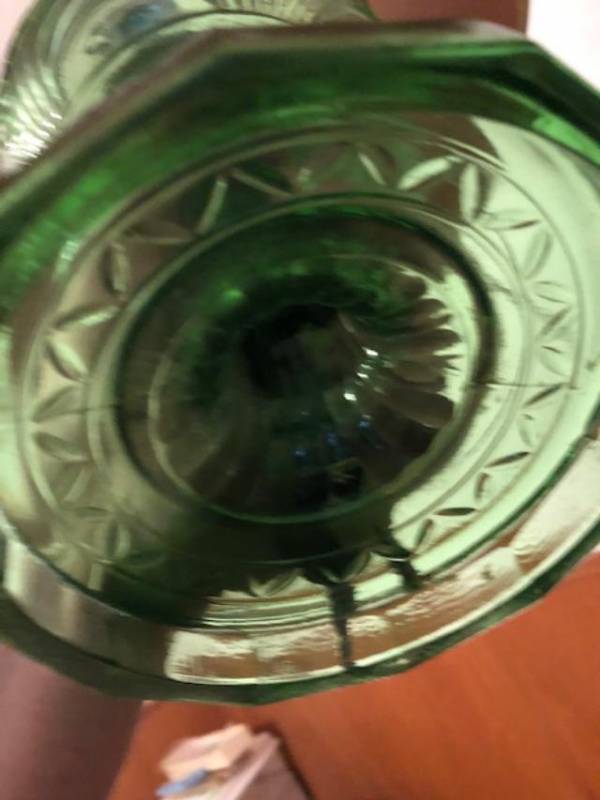 lot 146 image: Aladdin lamp emerald green with shade