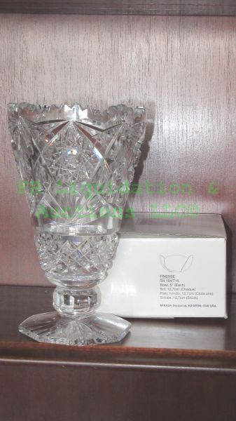 lot 34 image: Mikasa Finesse lead crystal bowl and lead crystal vase