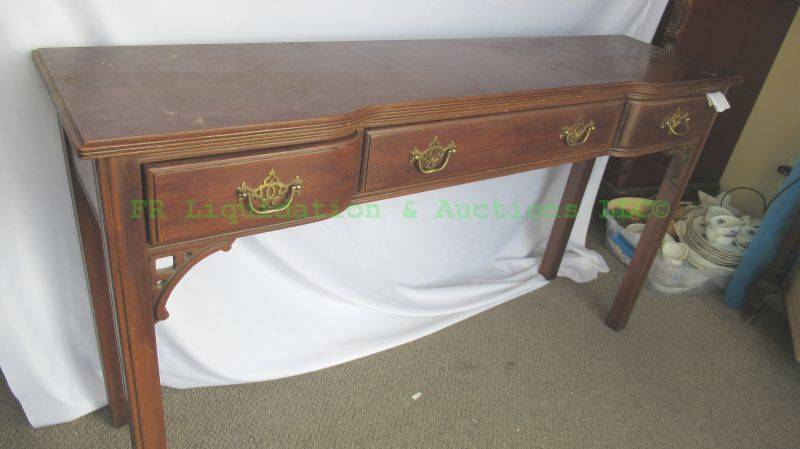lot 43 image: Davis cabinet company solid mahogany sofa table