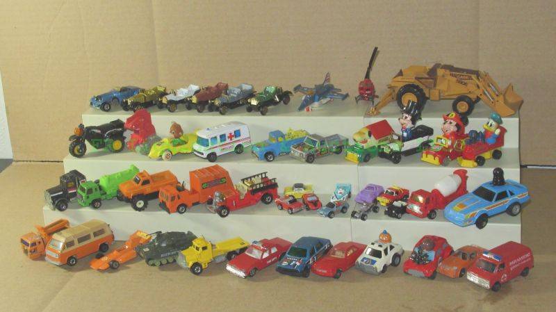 lot 70 image: Hot Wheels and other toy cars collection