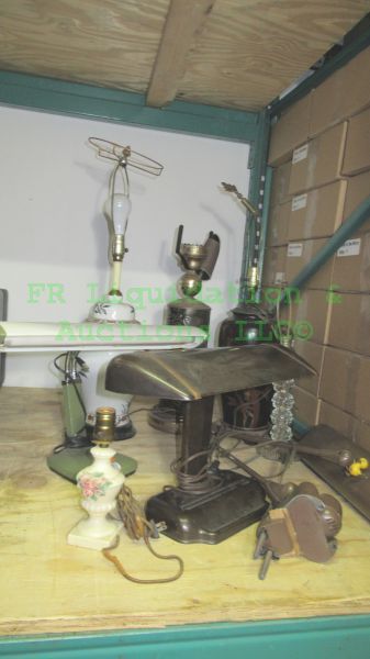 lot 74 image: Assorted vintage table and desk lamps as shown