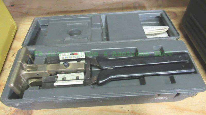lot 78 image: Tyco Electronics  AMP MI-1 Portable Butterfly Hand Tool for CHAMP 25-Pair Connectors