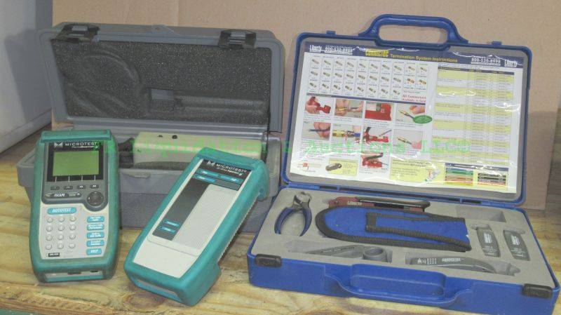 lot 80 image: Fluke Microtest 2-way injector & Fluke Pentascanner plus cable connection hardware & tool set, in working condition