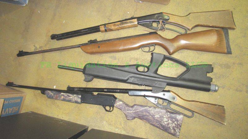 lot 93 image: BB & Pellet guns including Daisy, non-functioning, for parts only