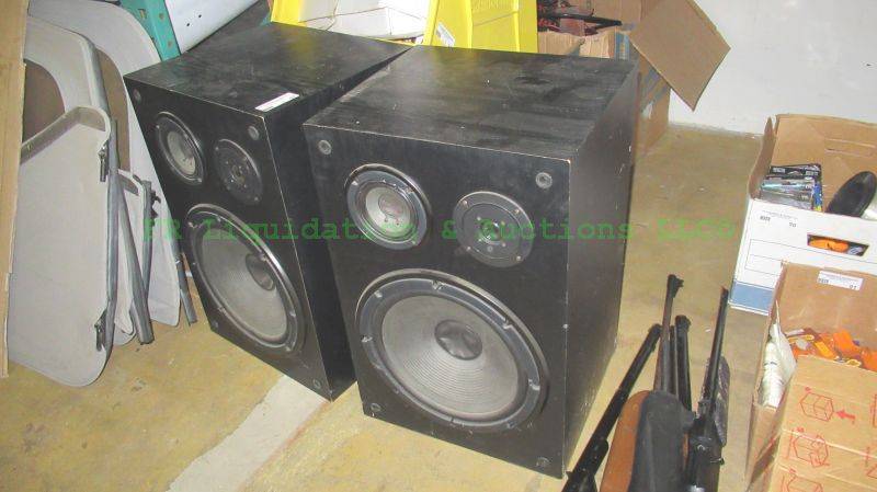 lot 97 image: Yamaha NS-A835 floor stereo speakers