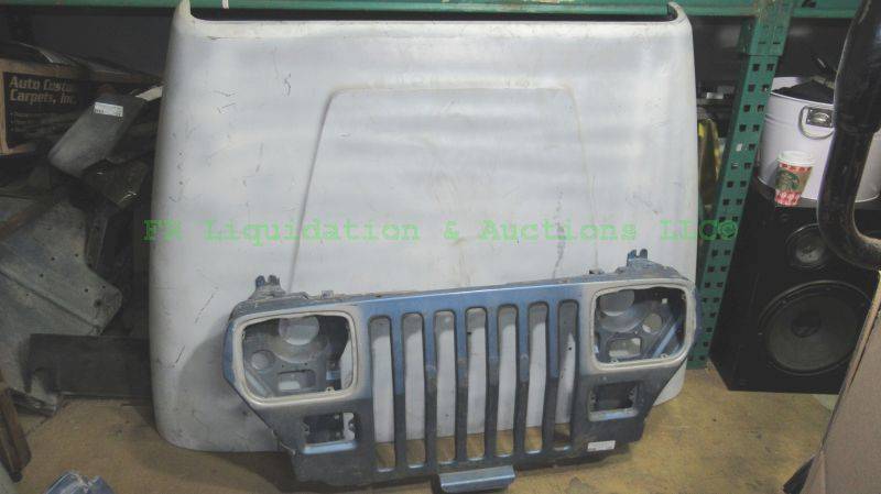 lot 100 image: 1988 Jeep CJ5 hood and front grille