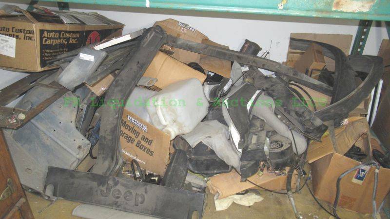 lot 101 image: 1988 Jeep assorted interior and exterior parts, generous quantity