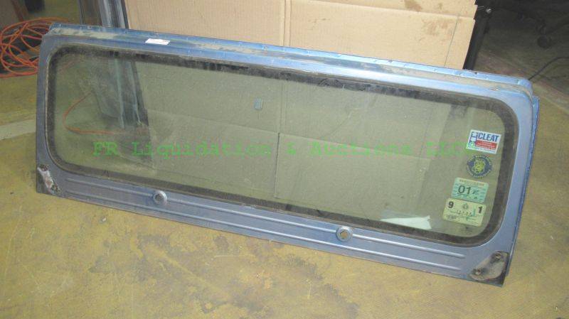 lot 102 image: 1988 Jeep windshield