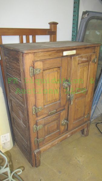 lot 120 image: Antique Heinz & Munschauer Niagara refrigeration solid oak wood Ice box cabinet.