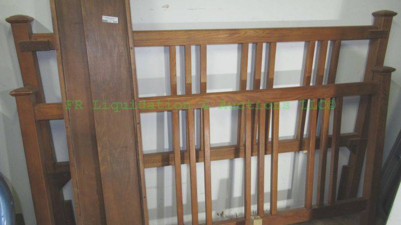 lot 125 image: Oak bed head & foot board with rails and center supports, 76 wide, king size