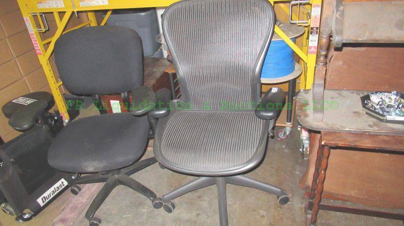 lot 262 image: Adjustable Office chairs 2 count