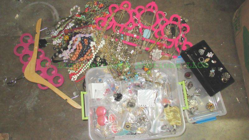 lot 253 image: Assorted fashion jewelry as shown