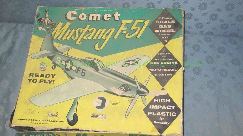 lot 252 image: Vintage 1950s Comet Mustang F-51 gas powered model airplane, in original box (box in rough condition)