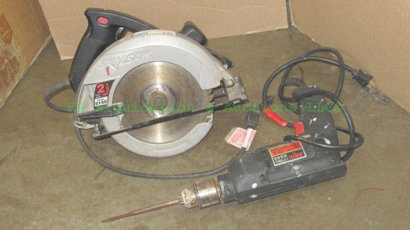 lot 238 image: Skil saw model 5150, 2-13hp and Skil 12 electric drill model 6345