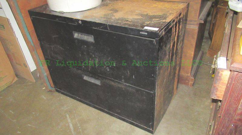 lot 237 image: Hon metal lateral file cabinet