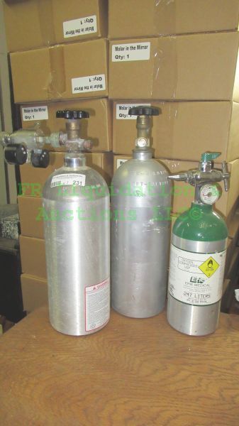 lot 231 image: Medical oxygen tanks with gauge and metering valves (3 total)
