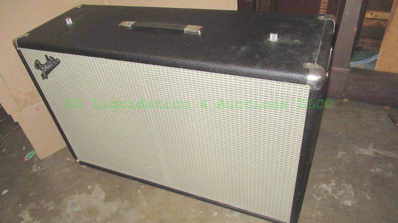 lot 169 image: 1969 Fender Bassman Pro electric amplifier speaker 10 x 20 x 32, in working condition. matches with lot 170