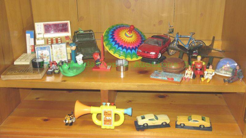 lot 216 image: Assorted vintage toys 1960s & 1970s