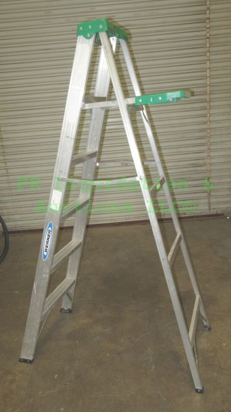 lot 181 image: Werner 5ft folding aluminum ladder