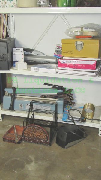 lot 190 image: Assorted office supplies and accessories