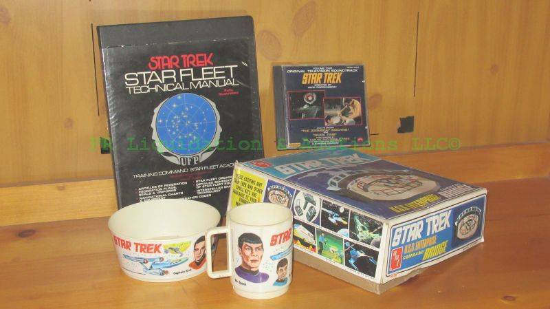 lot 204 image: Star Trek the original series collectables including bowl & cup set, Star Fleet tech manual, Enterprise command bridge model