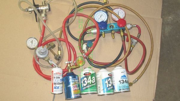 lot 200 image: Air conditioning charging manifold and 134A refrigerant