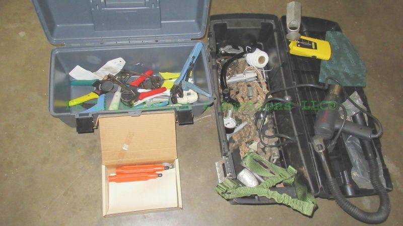 lot 289 image: Tool boxes with Assorted tools and hardware as shown