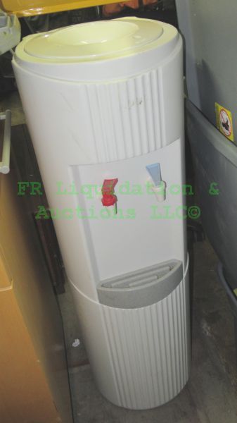 lot 272 image: Crystal mountain model GLSD2WHW18C water cooler dispenser