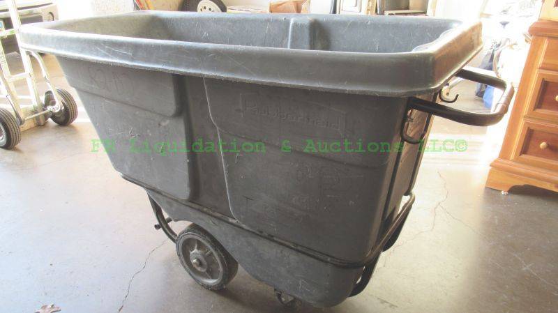 lot 316 image: Rubbermaid Utility dumpster 300 lb. capacity
