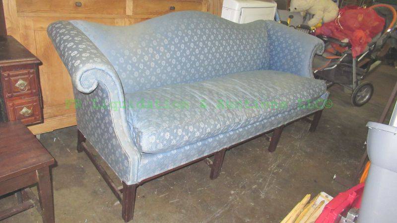 lot 318 image: Hickory chair company victorian style couch