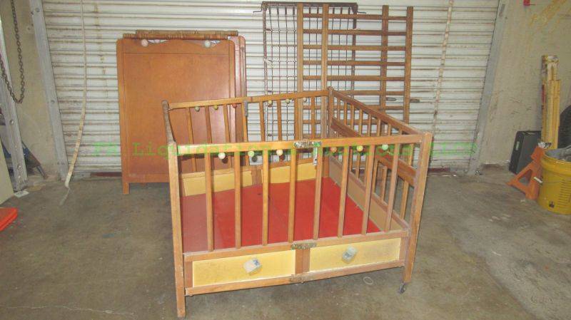 lot 319 image: Vintage Hamilton Mfg. co. Child Craft Safe-T-Babe crib and more (for collectors purposes only, not for actual use)