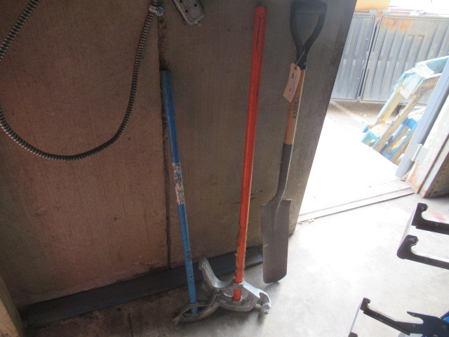 lot 66 image: KLEIN TOOLS PIPE BENDER