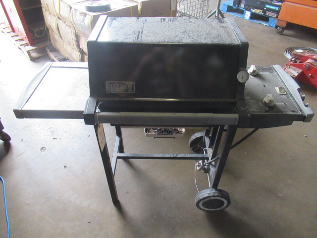 lot 68 image: WEBER SILVER PROPANE GRILL